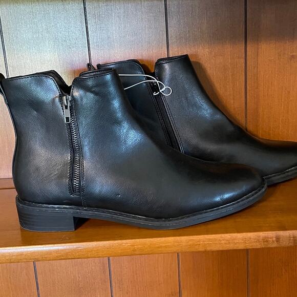 NWT Universal Thread Size 11 Faux Leather Boots that Zip on both sides. - Picture 6 of 6